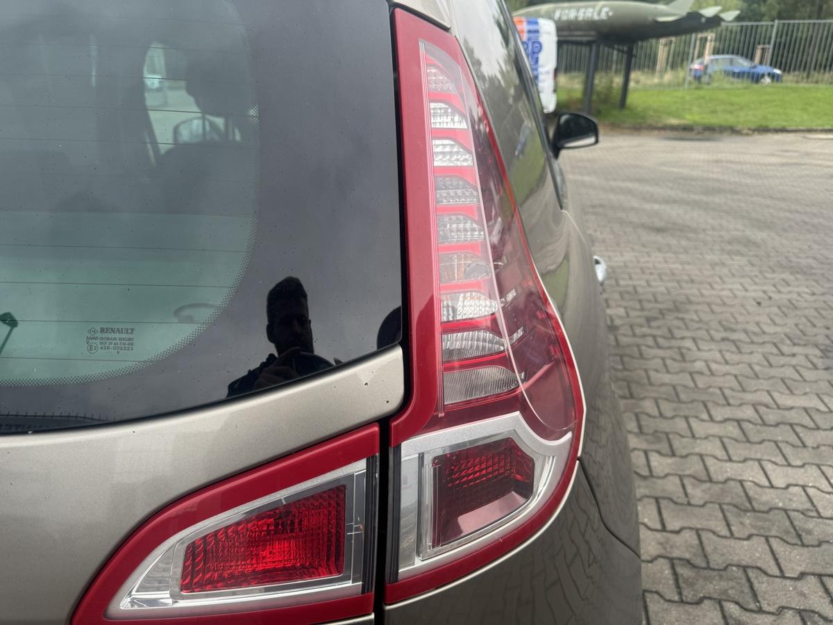 Renault Scenic 3 original R&uuml;cklicht R&uuml;ckleuchte Schlussleuchte au&szlig;en rechts Bj.2009